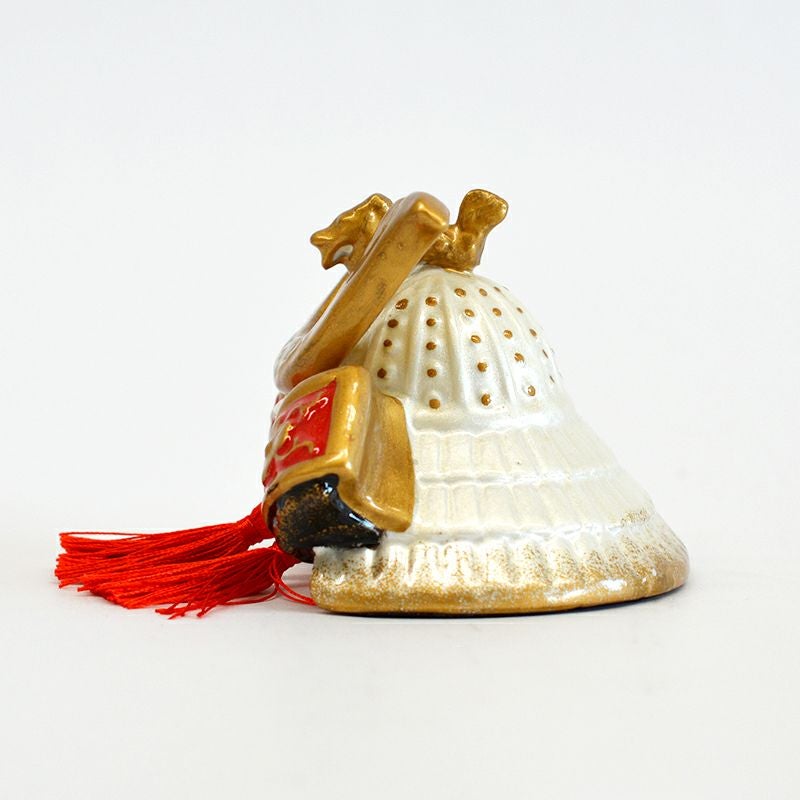 金の鍬形が猛々しさを感じさせます