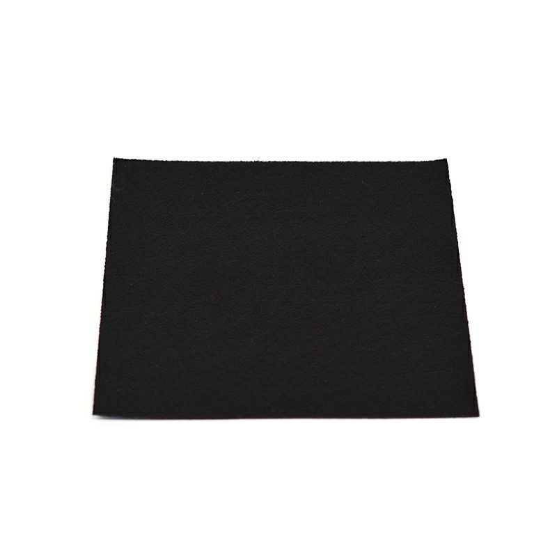 黒の毛氈がついています