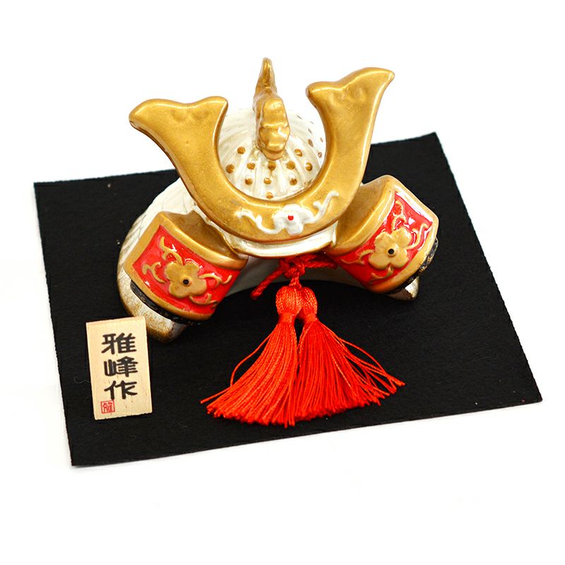 金の鍬形が猛々しさを感じさせます