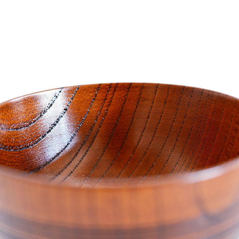 木目が美しく映える拭漆で仕上げられています