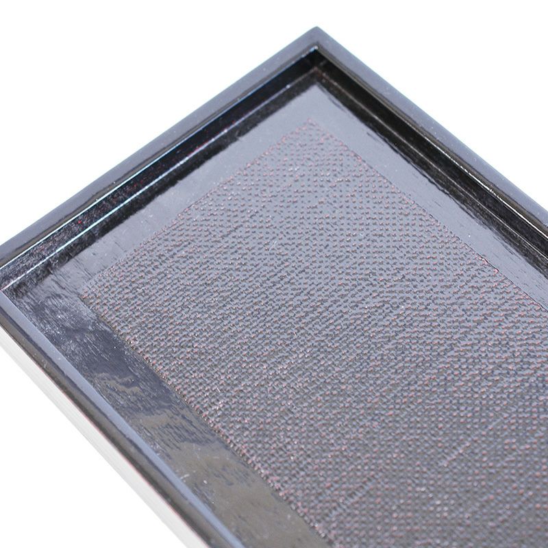 表面に滑り止め加工が施されています