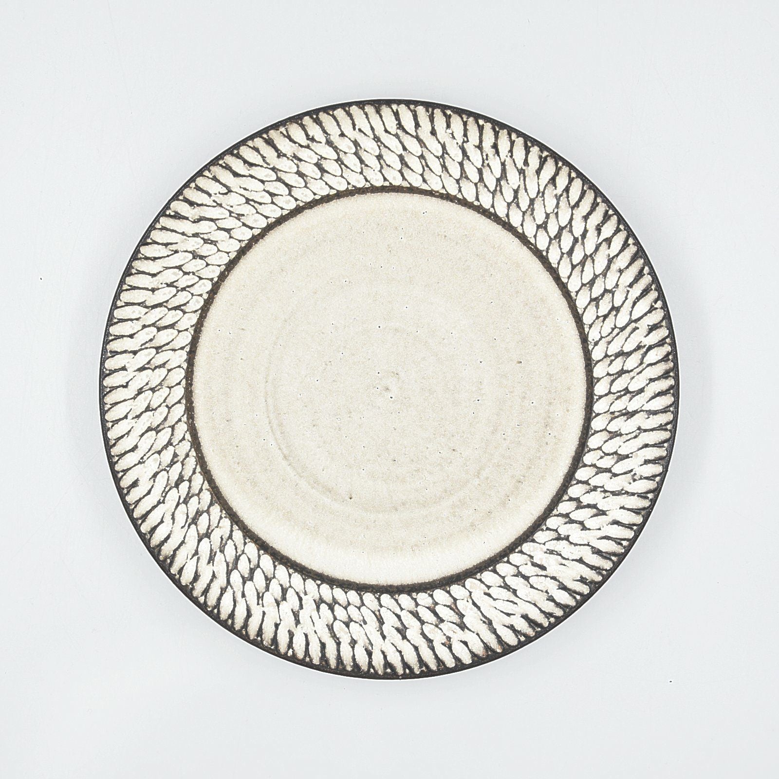 しのぎリム平皿/8寸(白)｜和食器通販｜織部 Online Store【公式】