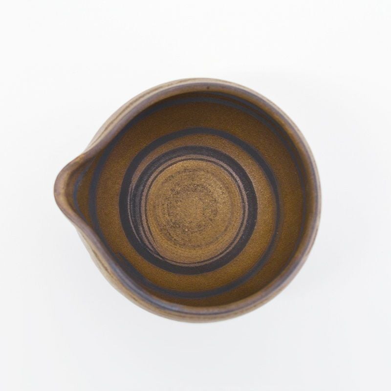 刷毛目の渦巻き模様が器にリズムをあたえます