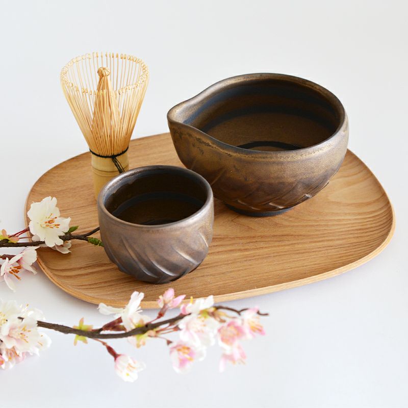 別売りのぐい呑みを湯呑にして使用したイメージです