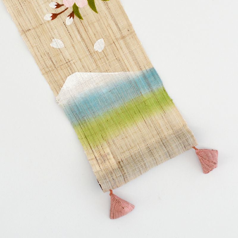 富士山は日本の象徴ですが、縁起物としても人気のモチーフです