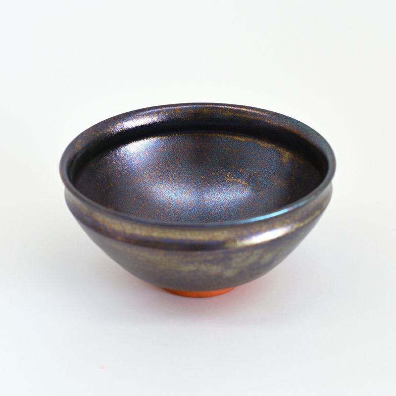 掌にちょうど収まる心地良い形です