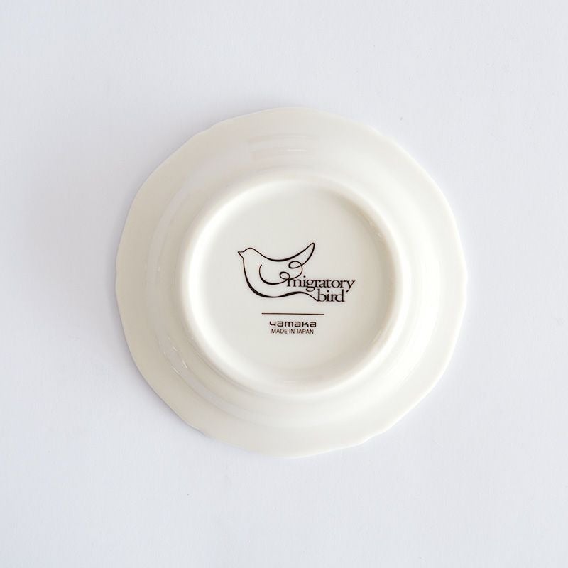 イラストレーターのyaeko氏のロゴが入ります