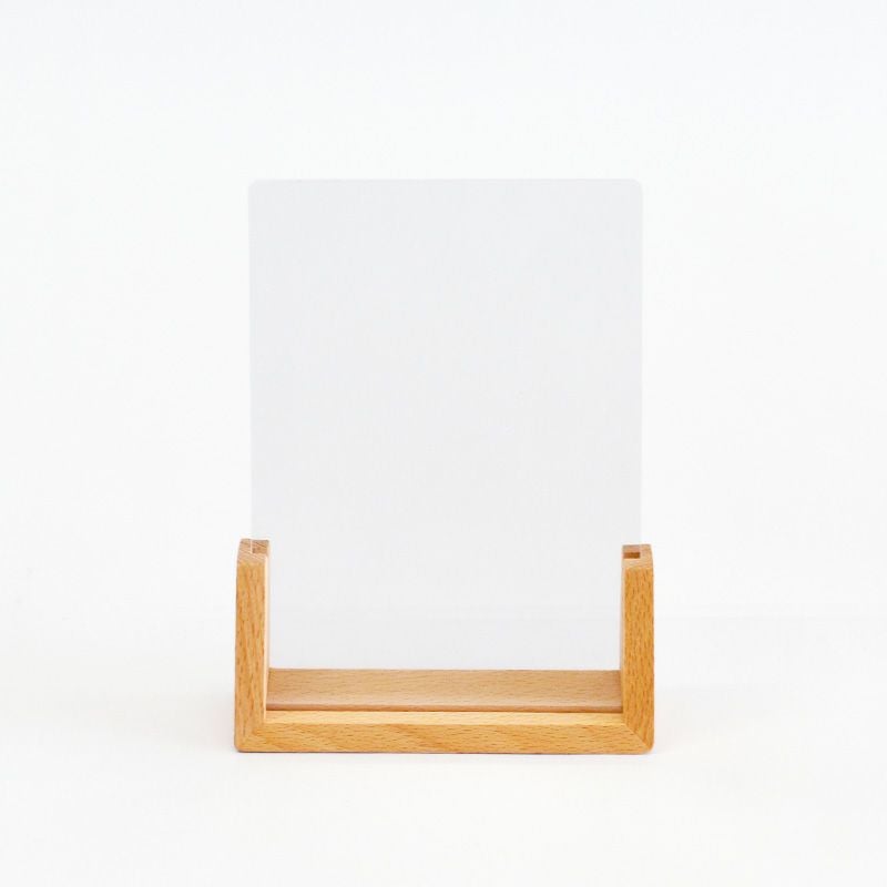 シンプルで洗練されたデザインのフォトフレームです