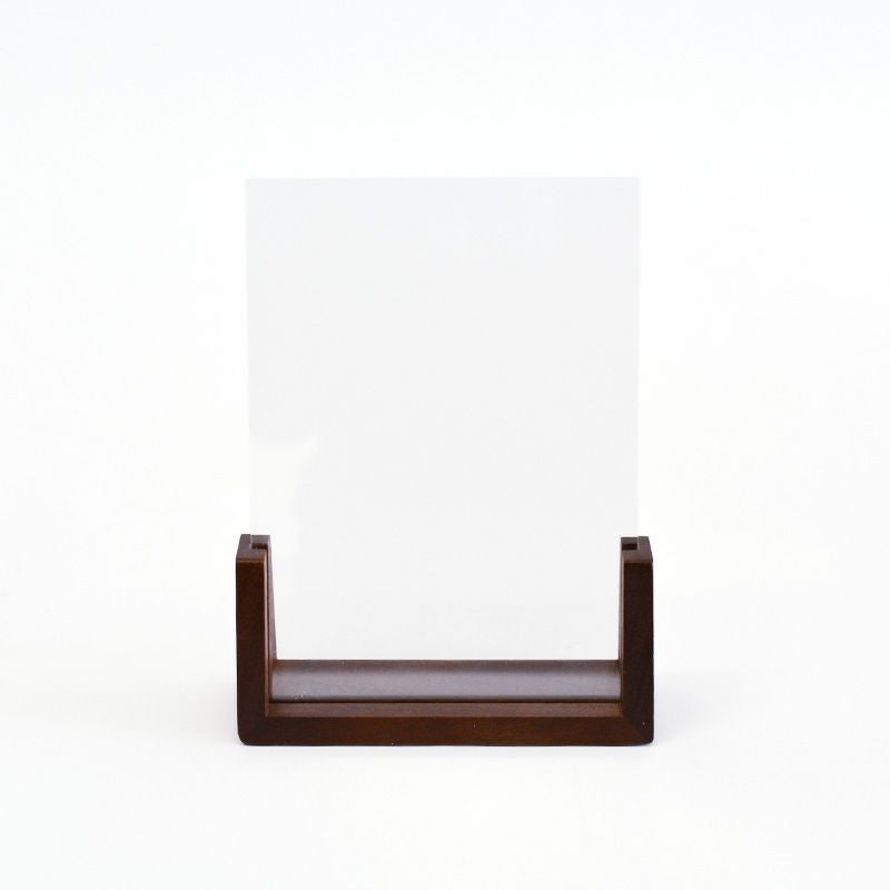 シンプルで洗練されたデザインのフォトフレームです