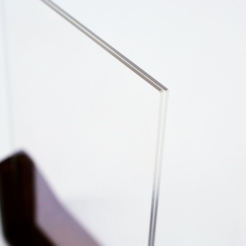 写真や絵をアクリル板に挟むだけ