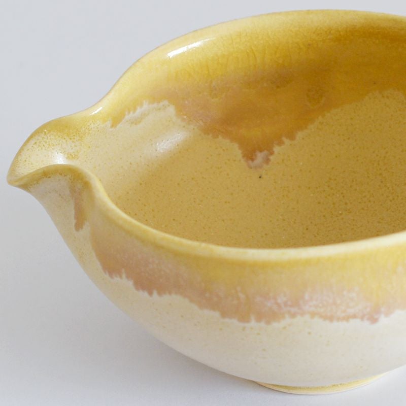 釉薬のたれ、窯変などによる個体差があります