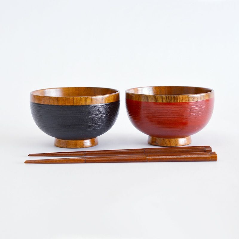 天然木と漆塗りの温もりを感じる、夫婦椀と箸のセット