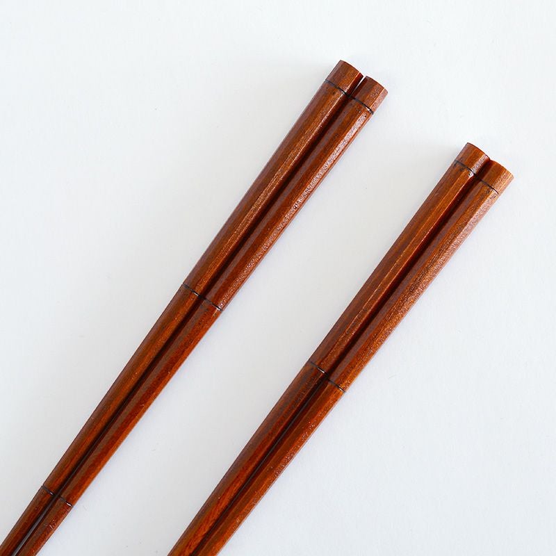 天然木の手触りのよいお箸です