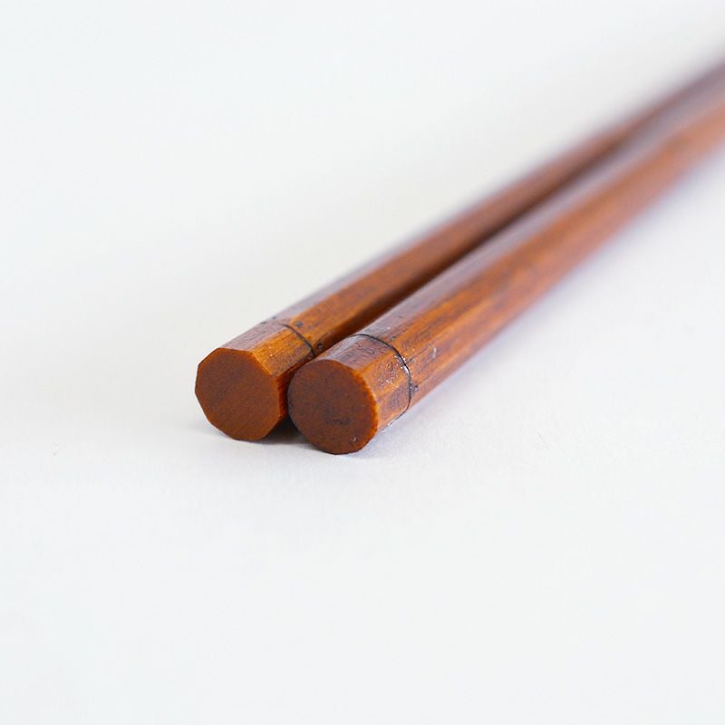 角を落とした転がりにくい形状です