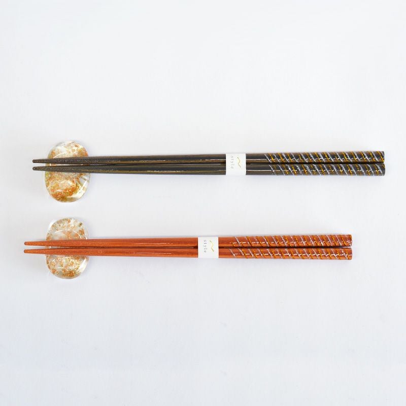 箸と箸置きの煌めきの競演です