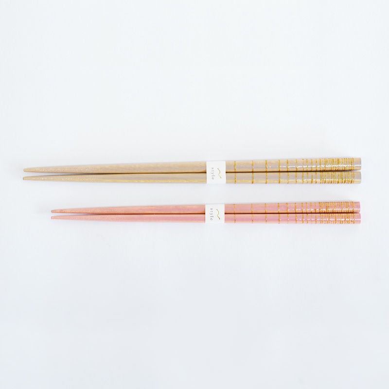 ベージュとピンクのやさしい色合い