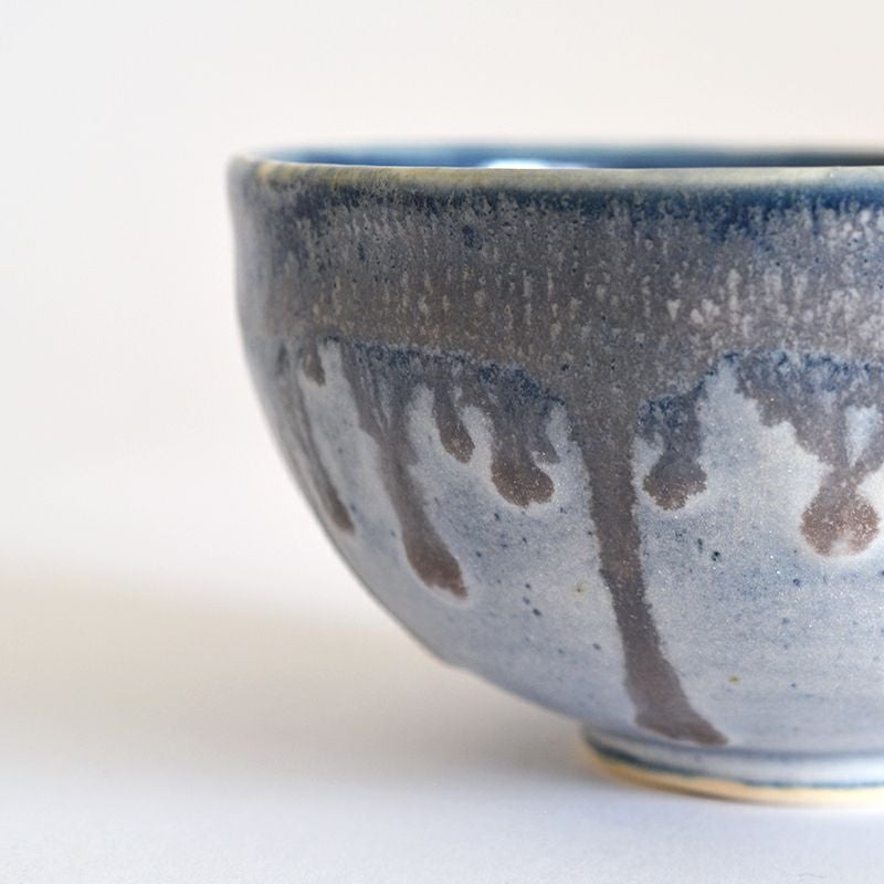 釉薬のたれ、窯変などによる個体差があります