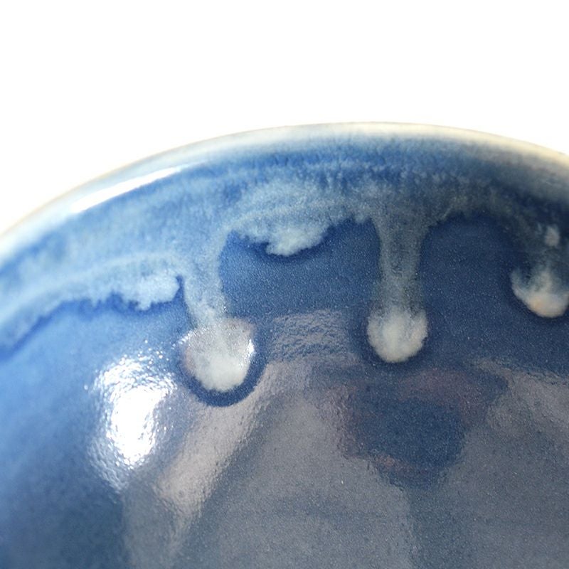 釉薬の溜まりが盛り上がっている所があります