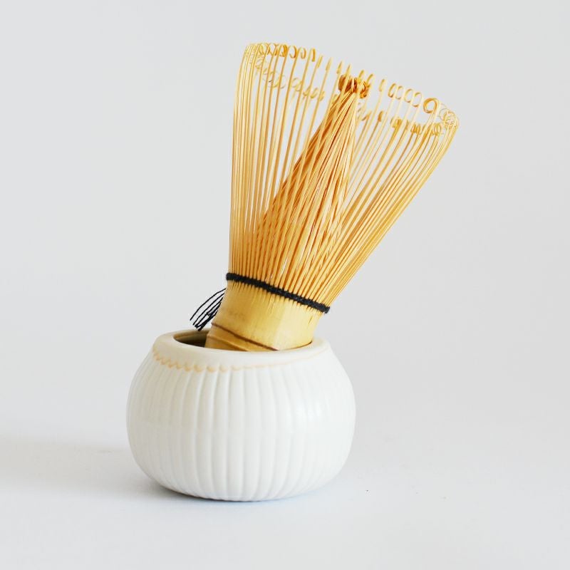 茶筅を立てたり、置いたりできる小道具です