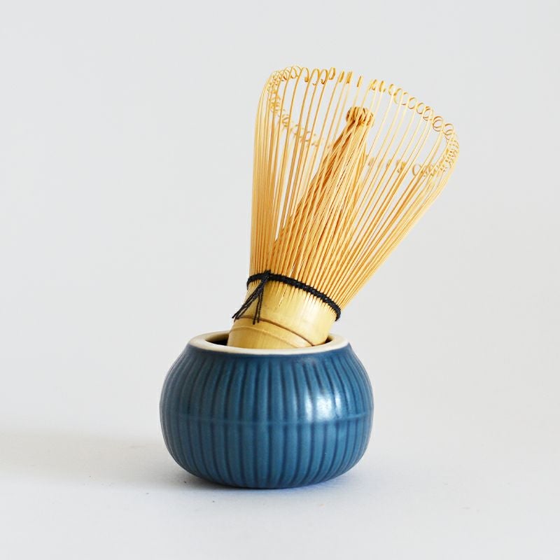 茶筅を立てたり、置いたりできる小道具です