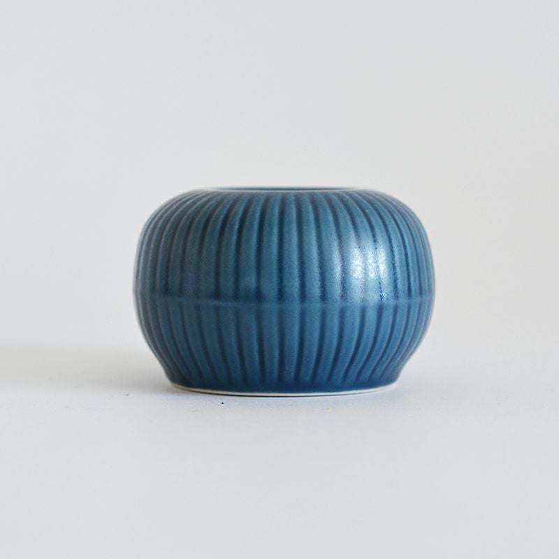 こちらはシンプルな紺