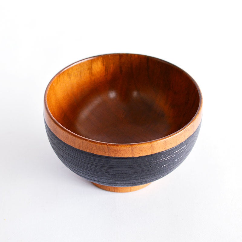 天然木と漆塗りの温もりを感じる汁椀です
