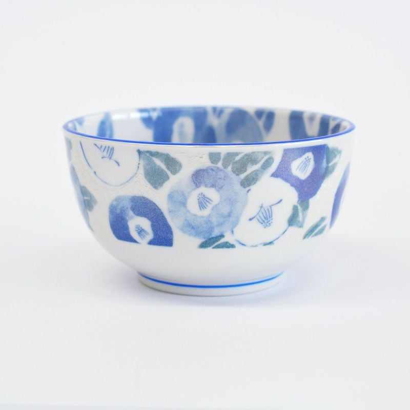 魯山人の精神を受け継いだ、大胆かつ繊細な椿の絵柄