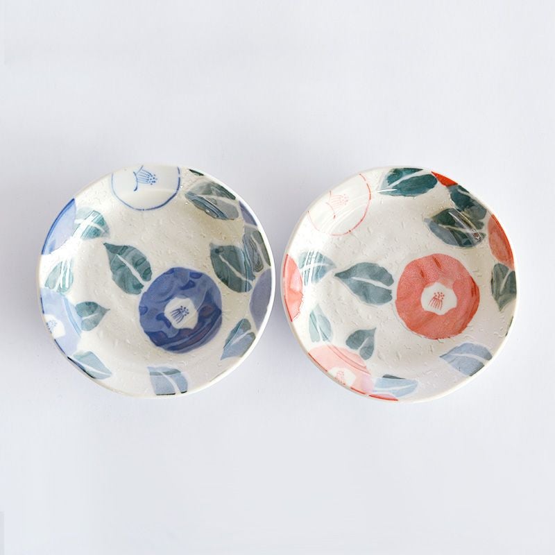 魯山人の精神を受け継いだ、大胆かつ繊細な椿の絵柄