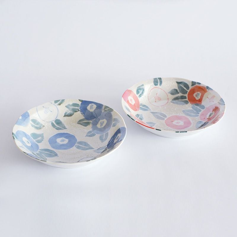 魯山人の精神を受け継いだ、大胆かつ繊細な椿の絵柄