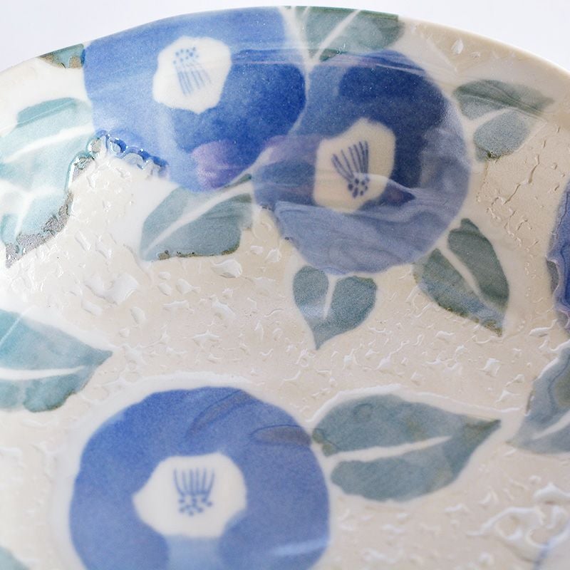 虹色に輝く「ラスター加工」が施されています