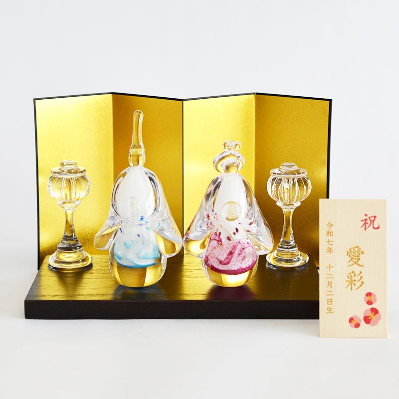 手造りガラスの雛人形と金屏風のセットです