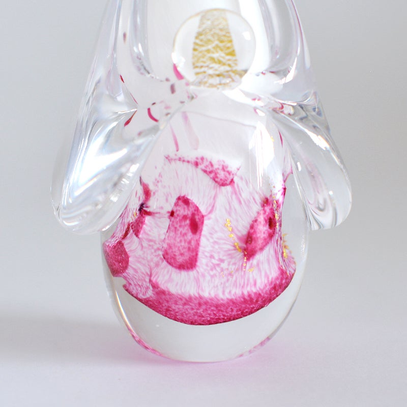 滲んだピンクの模様が美しい