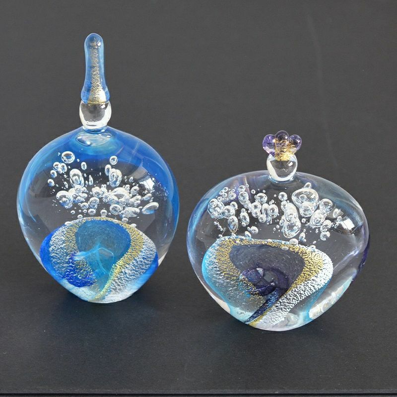 小ぶりなサイズ感なので、玄関やリビングなど少しのスペースにも気軽に飾ることができます