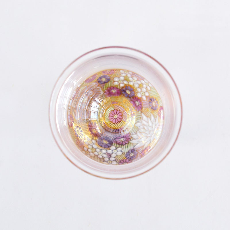 様々な飲み物に対応できる汎用性の高い形状です