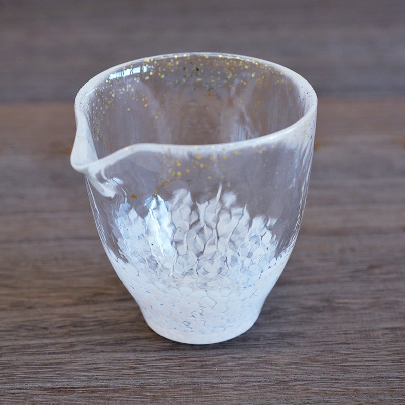 降り積もる「わた雪」を表現した片口です