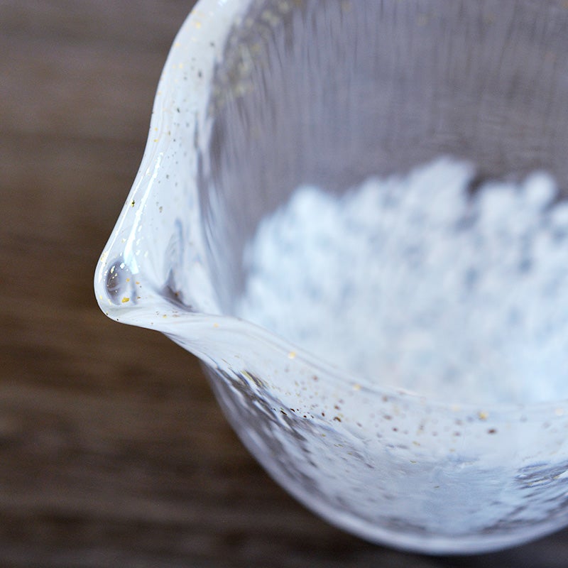 一点一点、職人の手によって丁寧に作られています