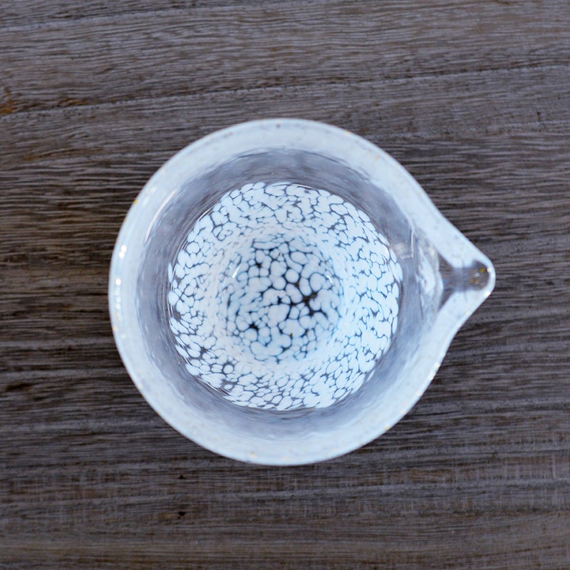 降り積もる雪をモチーフにしています