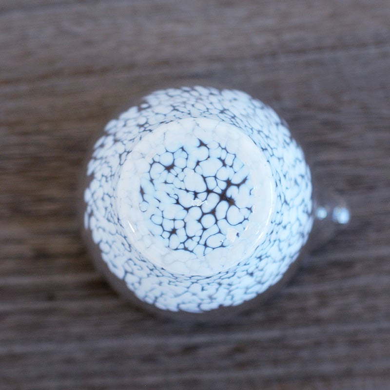 降り積もる雪をモチーフにしています