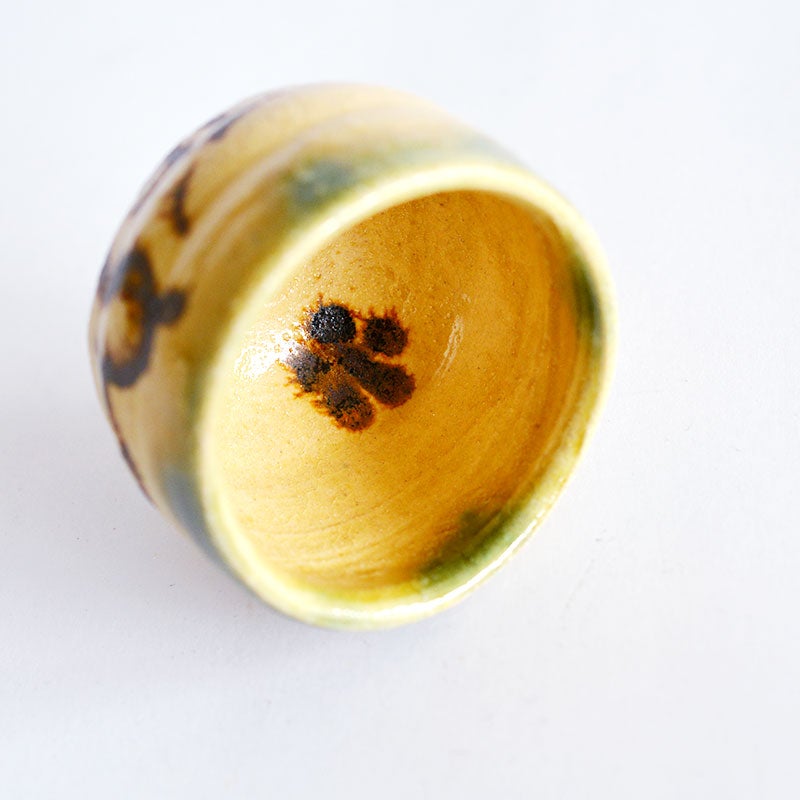 内側にもさりげなくワンポイントの絵柄が施されています