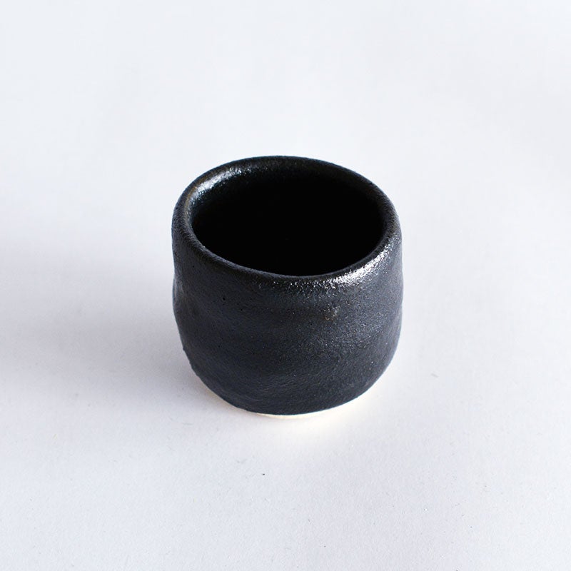 ♥極上　黒織部　ぐい呑み　四方桟 桐箱付き　骨董品 a-th-gu-09.jpg