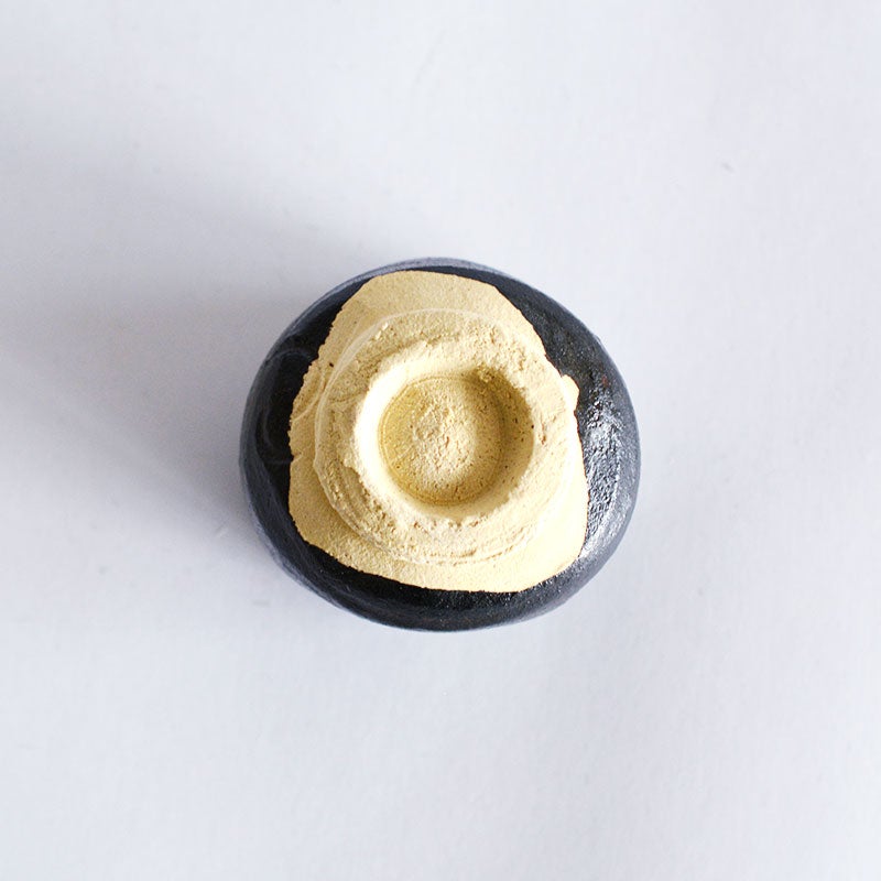 高台（底）部分に見える素朴な土の質感