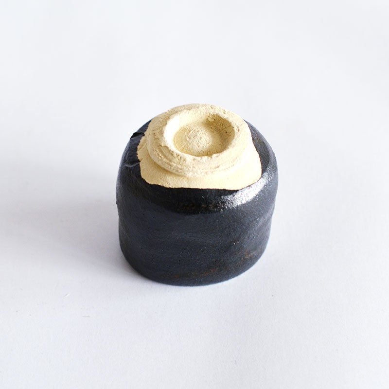 ♥極上　黒織部　ぐい呑み　四方桟 桐箱付き　骨董品 黒織部 ぐい呑(木箱入り）｜和食器通販｜織部 Online Store【公式】