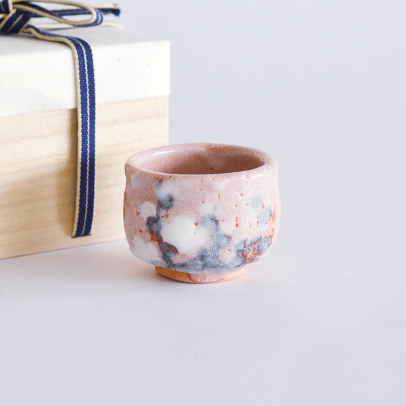 紅志野 梅紋 ぐい呑み