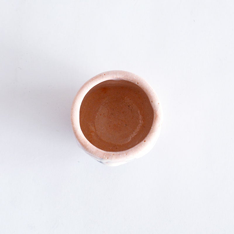 手作り特有の温かみのある形状です