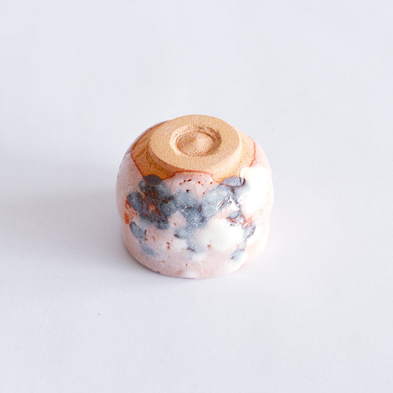 紅志野 梅紋 ぐい呑み｜和食器通販｜織部 Online Store【公式】