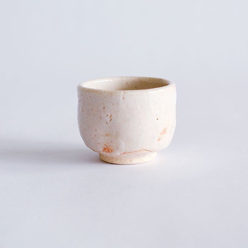 志野焼特有の長石釉と呼ばれる白い釉薬