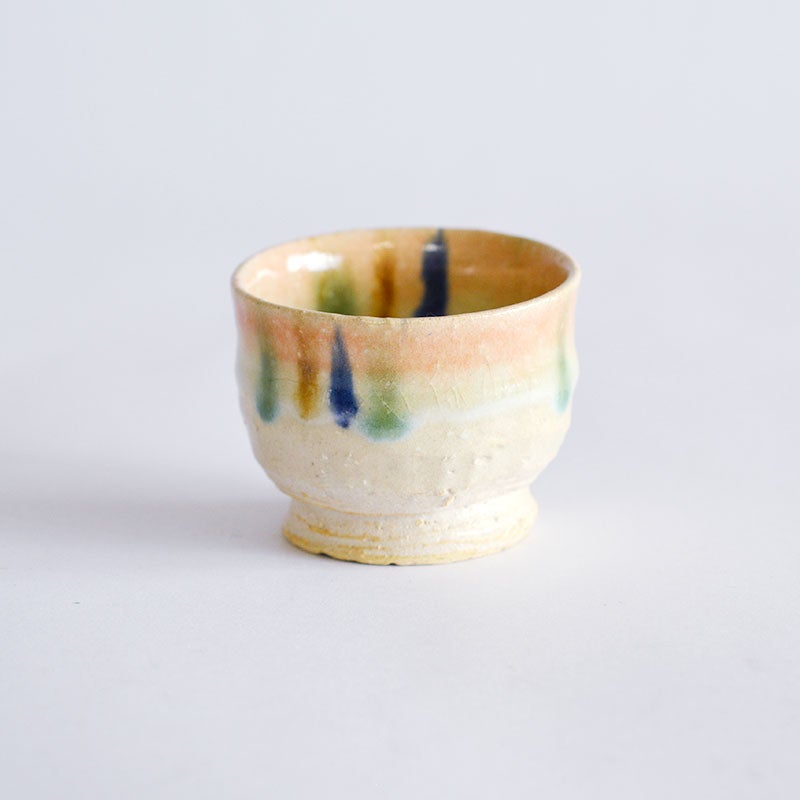 白い釉薬が、温かみを感じさせます