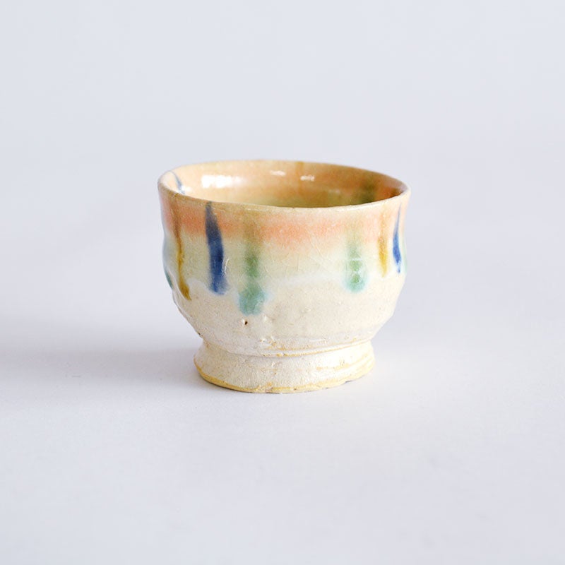 全体的に淡く、春の光のような優しく華やかな印象を与えます