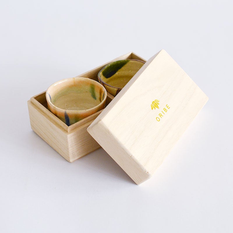 桐箱に収められ大切な方への贈り物に最適です