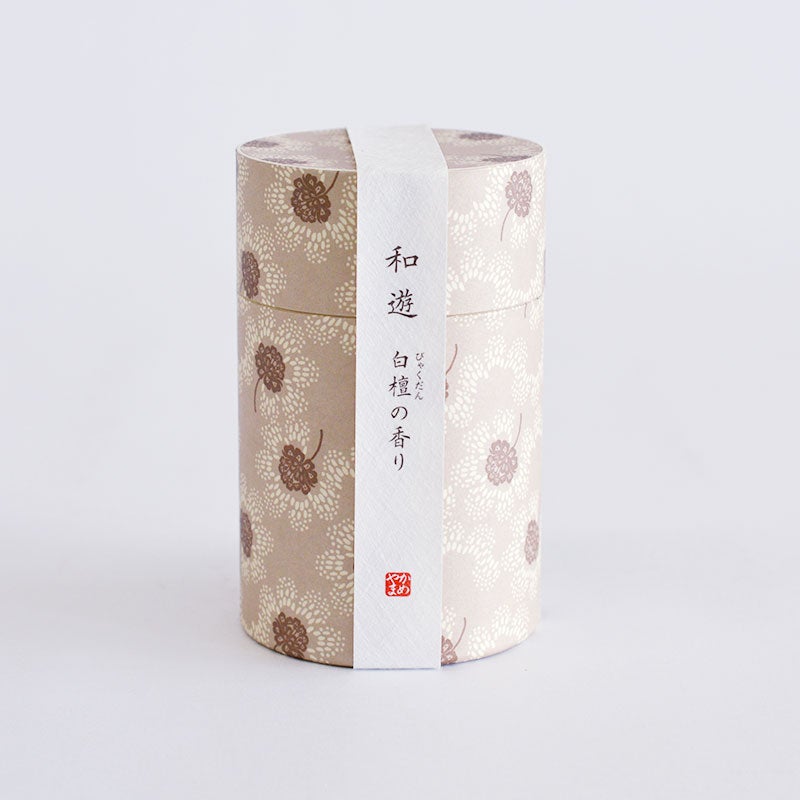 フランスで生まれた現代的なデザインを、京都の伝統技法を用いた美しい筒箱に仕立てました